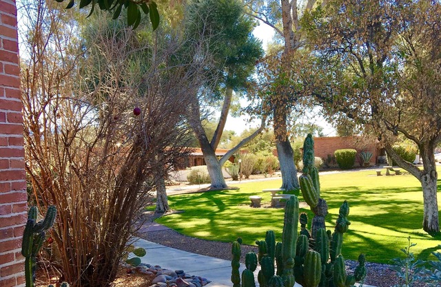 2-BEDROOM, Cozy West Villa: In the heart of Green Valley, New Appliances & TV!