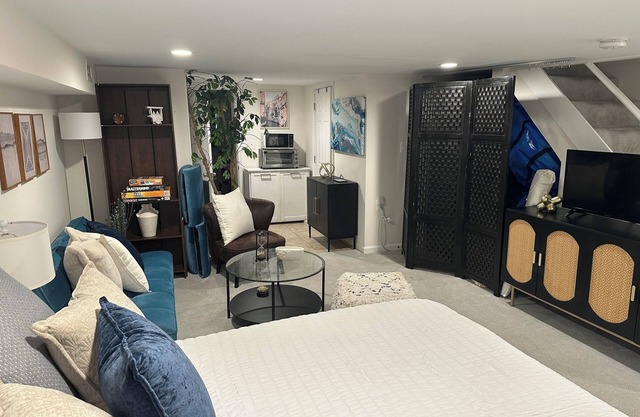 2 Bedroom DC Stay w/Private Patio + Outdoor Games