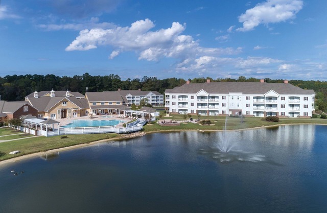 2 Bedroom Family-Friendly near Historic Williamsburg, Theme Parks
