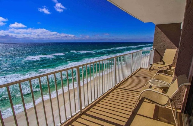 2 Bedroom Landmark Holiday Beach Resort - Panama City Beach - Spacious & Family Friendly