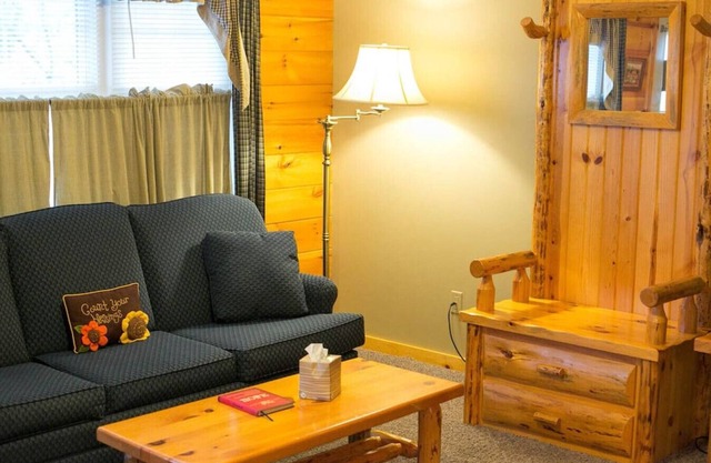 2 Bedroom Lodge Suite with Kitchen, Fireplace, and Jacuzzi Tub