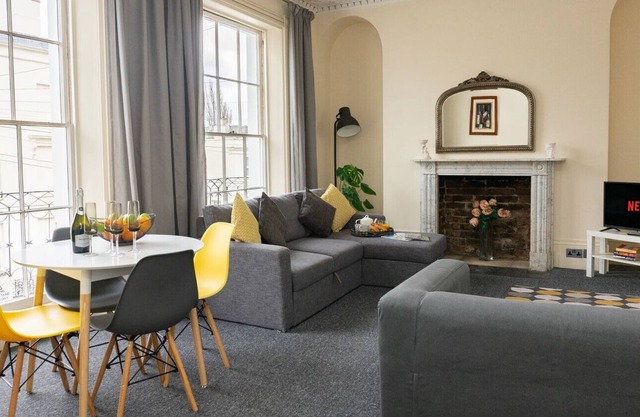 2 Bedroom Modern Central Apartment