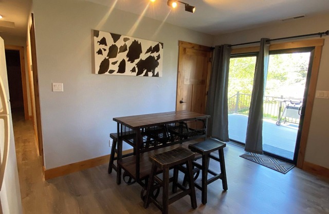 2 Bedroom Moose Apartment near Glacier MT with AC and WiFi