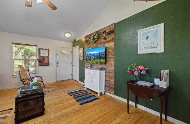 2 Bedroom Mountain Cabin with Wellness Retreat Upgrades Near Yosemite and Dodge Ridge Ski Resort