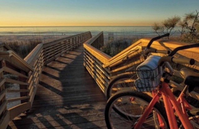 2-bedroom resort in superb Hilton Head Island with AC, fitness room, WiFi