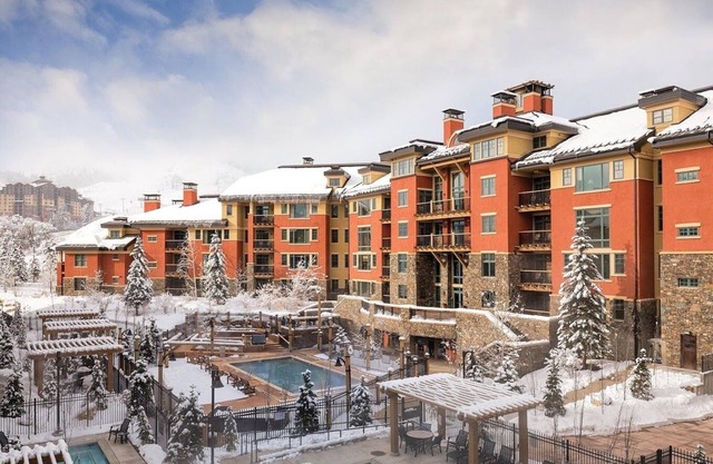 2-bedroom resort in lovely Park City with fitness room, WiFi, AC