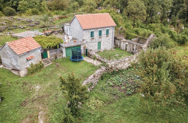 2 Bedroom Stunning Home In Herceg Novi
