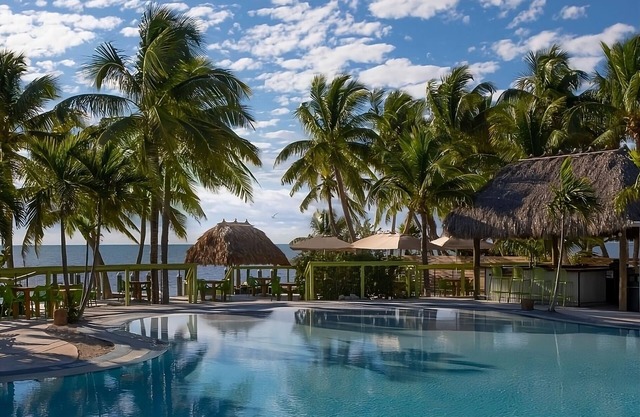 2 Bedroom Suite in Islamorada! Swimming Pool, Kitchenette, Pets Allowed!