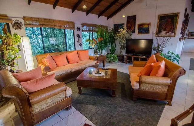 2-bedroom top-floor suite in the heart of Sosua, AC/Cable TV/Wi-Fi