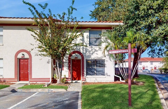 2-bedroom townhome in fabulous Orlando with WiFi, AC. Enjoy your stay