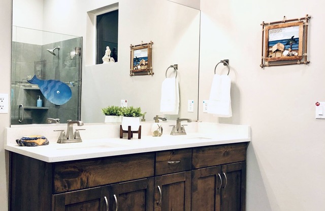 2 bedroom townhouse with community pool