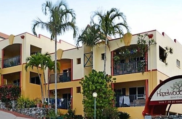 2 Bedroom unit colse to town Parking