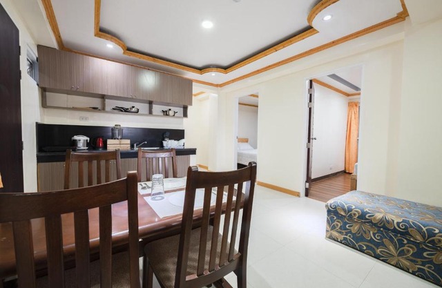 2 Bedroom Unit with Breakfast for 2pax
