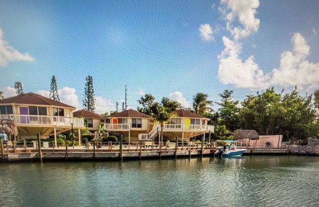 2-bedroom villa in fantastic Marathon with WiFi, AC