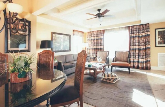 2 bedroom villa, sleeps 8. 5 minutes to the theme parks.