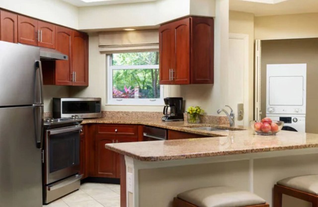 2 Bedroom Villa, Sleeps 8, Full Kitchen, Near Disney, Sheraton Visitana Resort!