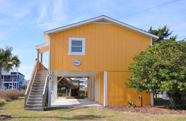 2 bedrooms, 1 bathroom. Pet friendly with a fenced in back yard. Located on canal with dock the perfect place for fishing, crabbing, or docking your boat.