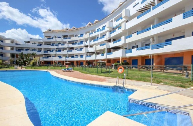 2 bedrooms sea and pool view apt in Duquesa Golf & Gardens Manilva