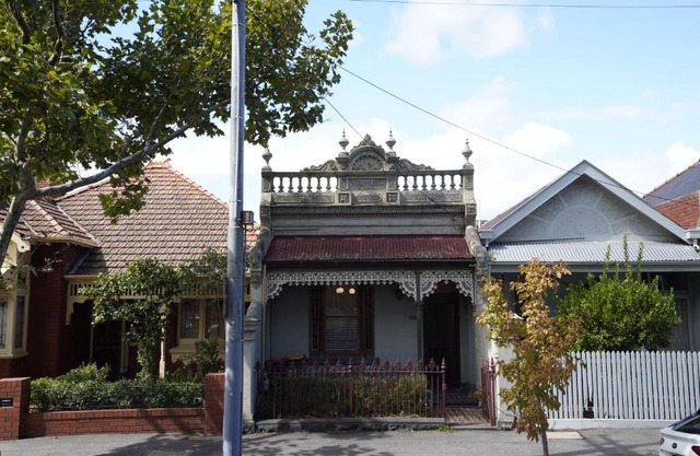 2 Bedrooms House in Carlton Central