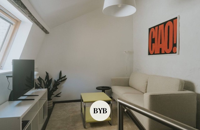 2 bedrooms triplex in historic heart of Liege