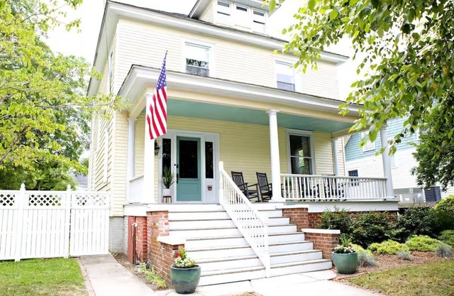 2 Blocks to Beach, Bay Views | Chesapeake Charm