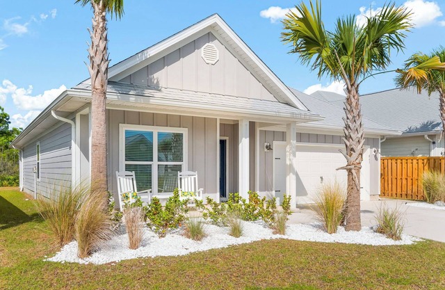 2 Blocks to the Beach | Golf Cart Pools Bikes Family-Friendly