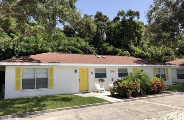 2 BR VILLA SUITE w/queen bed