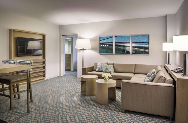 2 Connecting Suites at a 4⭐️ Hotel
