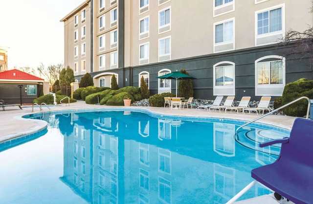 2 Cozy Hotel Rooms Near Canyon View Park Fun – Just 15 Mins Away