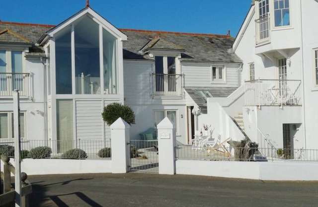 2 ELLA MEWS, family friendly, luxury holiday cottage in Hallsands