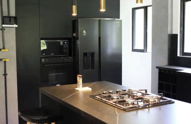 2 Floor PH in Provenza, Poblado - 4BR/4Bath