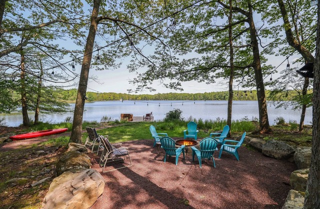 2 Homes Sleeps 16 Lakefront Dock Game Rooms Family & Dog Friendly