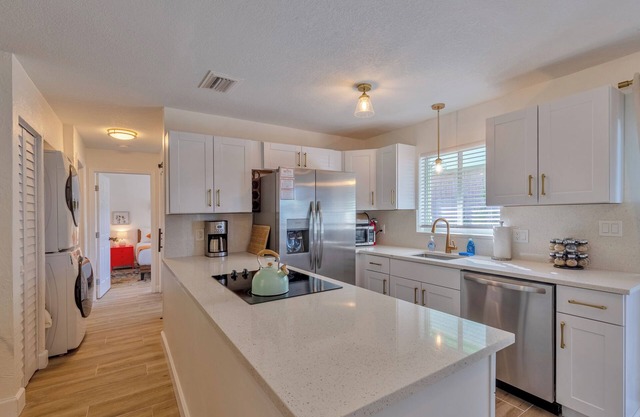 2 King Beds Free Beach Pass 1 Mile To Honeymoon Island Beach Essentials Included