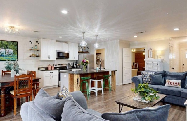 2 Living Rooms! Playstation provided! Extra sleeping area. 3 BDRM-2 Bath. CLEAN!