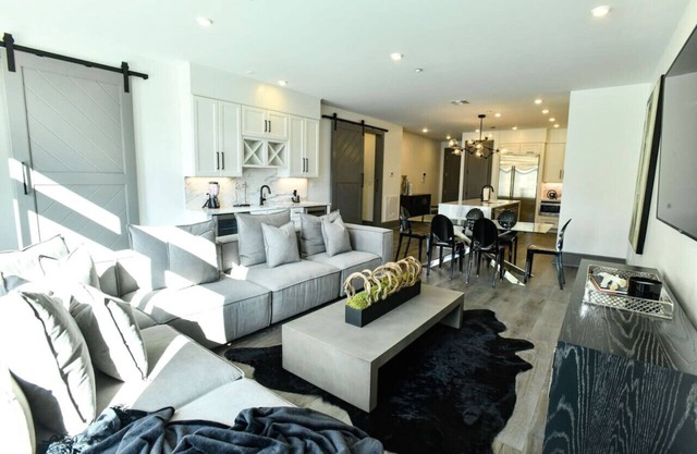 2 Luxury Penthouse Units, Walk to French Quarter + Superdome