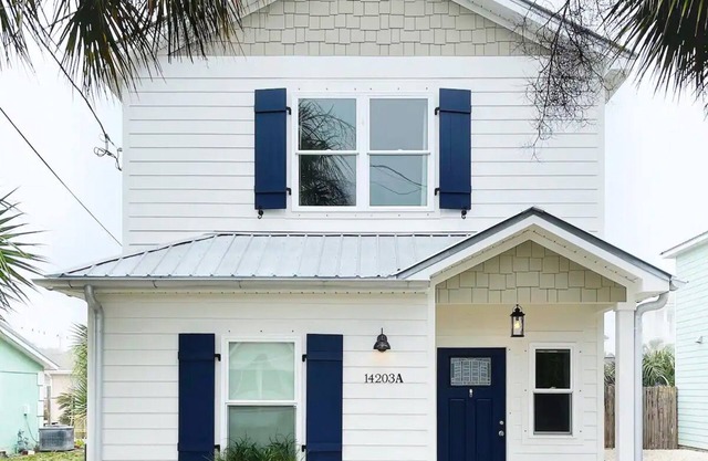 2 MASTER SUITES- 4BR/3.5 Bath, Private Access Beach, Perfect for 2 Families!