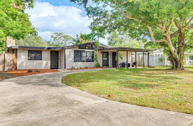 2 Mi to Cocoa Riverfront Park: Home w/Patio!