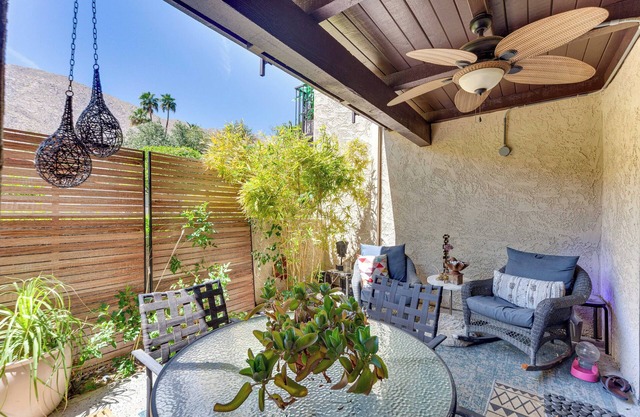 2 Mi to Dtwn Palm Springs: Mtn-View Condo w/Pool