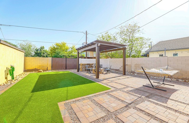 2 Mi to Dtwn Phoenix: Historic Home w/Yard