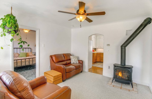 2 Mi to Snake River: Quaint Farmhouse w/Patio!