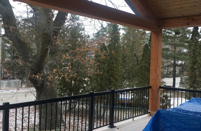 2 minute walk to beach. 30 minute drive to Blue Mountain ski resort.