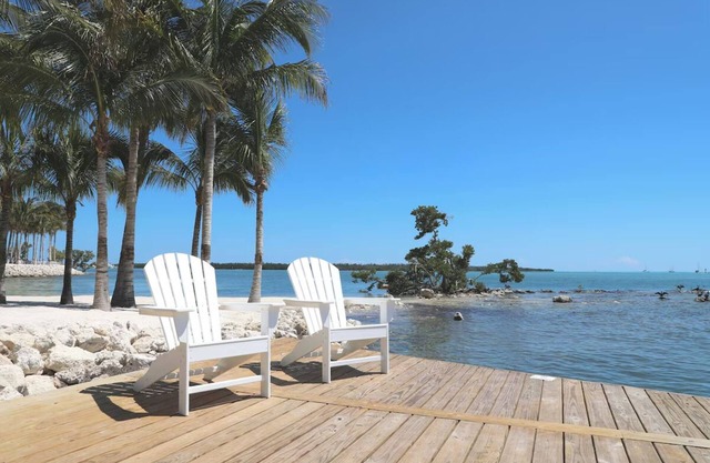 2 Oceant Front Room w/Own Balcony | Short Drive to Seven Mile Bridge