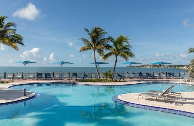 2 Relaxing Rooms w/Balcony, Free Parking, 3 Pools & Pet Friendly