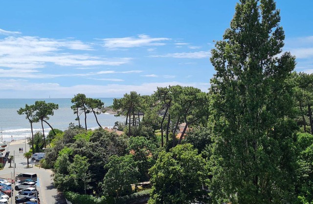 2-room apartment 150m from the beach with parking