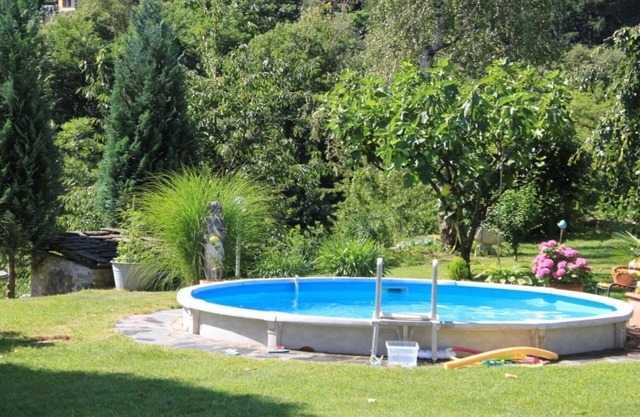 2-room house with private garden and pool in shared use