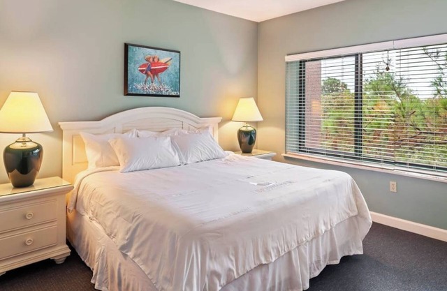 2 Rooms: 3BR Condo w/Pool, Tennis, Kitchen and Easy Access to Local Restaurant