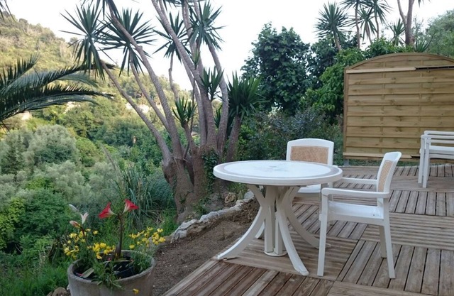 2 rooms with garden