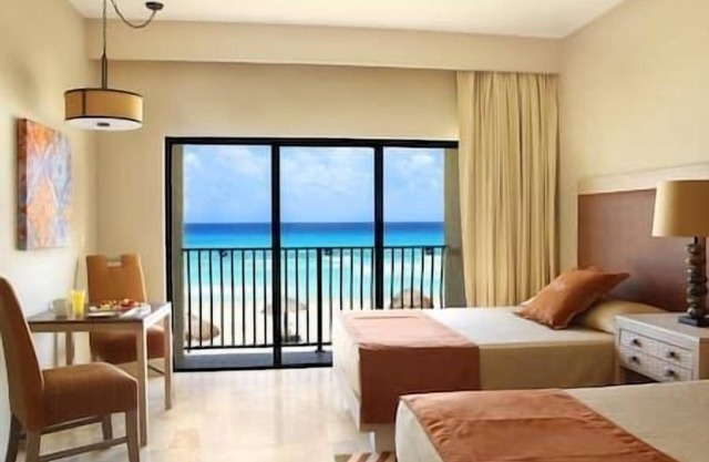 2 Royal Sands Cancun, All Inclusive, Beachfront Resort!