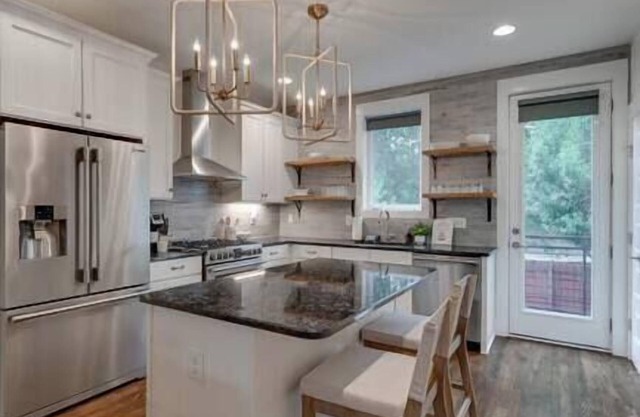 2 Spacious Townhomes-Just Steps from Brunch Bliss