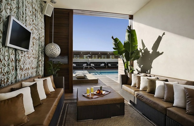 2 Suites 2 Queen Beds at Hard Rock Hotel San Diego, Historic Gaslamp!